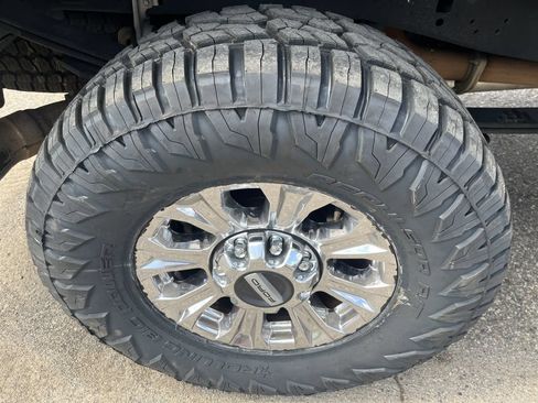 Used 2018 Ford F250 XLT w/ XLT Premium Package AWD/4WD image 14