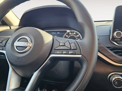 Used 2023 Nissan Altima 2.5 SV AWD/4WD image 33