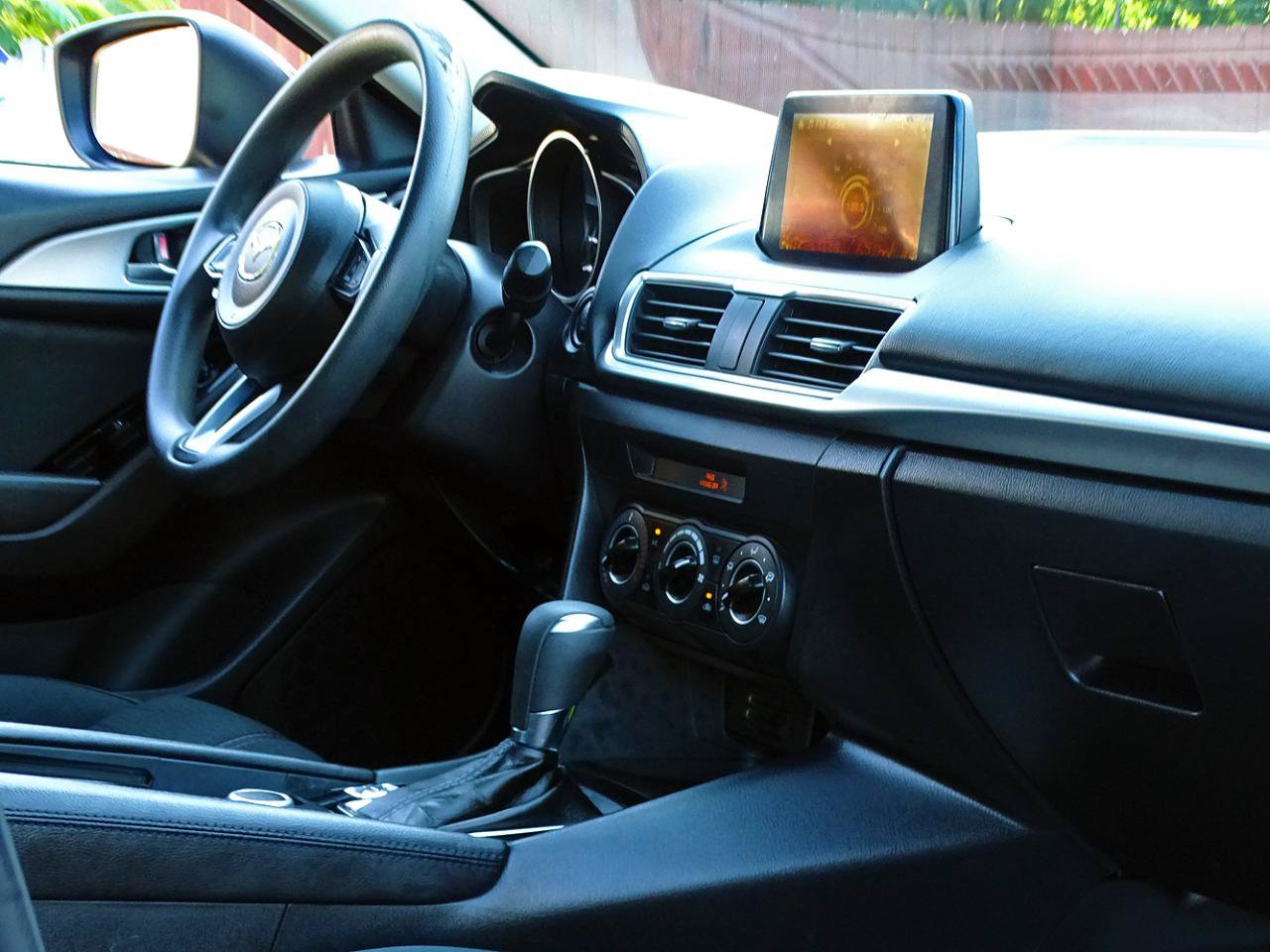 Used 2018 MAZDA MAZDA3 Sport w/ Preferred Equipment Package FWD image 26