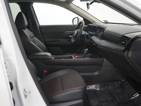 Used 2025 Nissan Kicks SR image 11