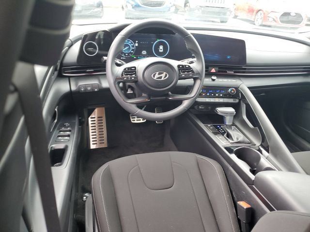 Certified 2025 Hyundai Elantra SEL FWD image 10
