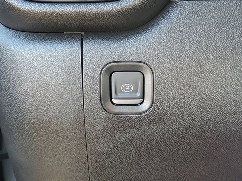 Used 2022 Chevrolet Silverado 1500 Custom Trail Boss w/ Safety Confidence Package image 18