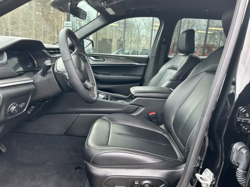 Used 2025 Jeep Grand Cherokee L Limited w/ Black Appearance Package image 21