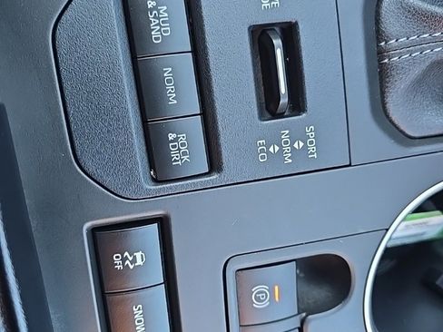 Certified 2022 Toyota Highlander XLE image 30