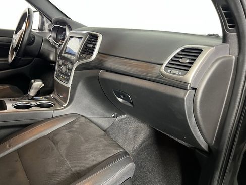 Certified 2021 Jeep Grand Cherokee Laredo X image 30