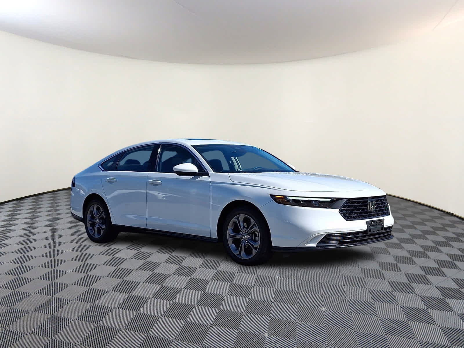 Used 2024 Honda Accord EX image 4