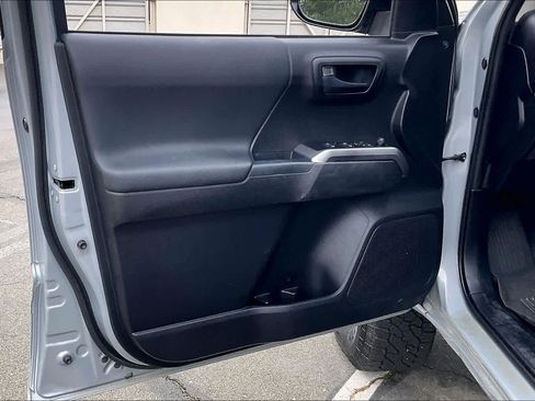 Used 2021 Toyota Tacoma SR5 w/ Trail Edition image 24