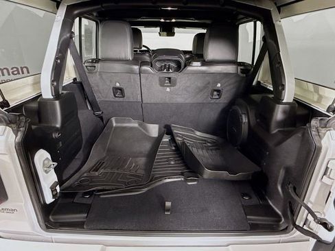 Used 2021 Jeep Wrangler Unlimited Sahara AWD/4WD image 25