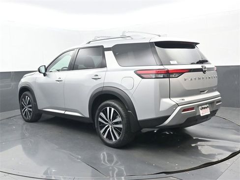 Used 2024 Nissan Pathfinder Platinum w/ Cargo Package image 3