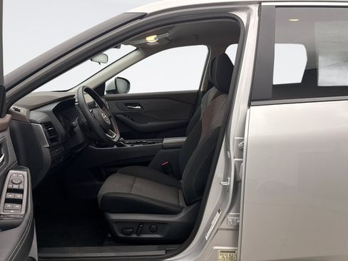 Used 2023 Nissan Rogue SV AWD/4WD image 8