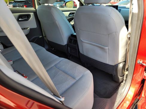 Used 2025 Nissan Rogue SV AWD/4WD image 19