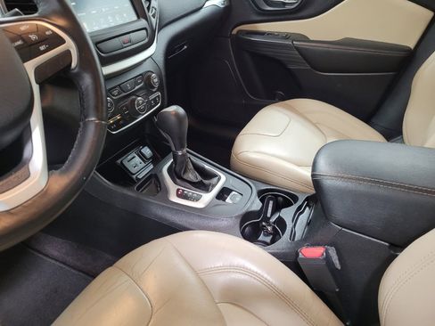Used 2016 Jeep Cherokee Limited FWD image 26
