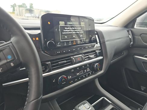 Used 2025 Nissan Pathfinder SL AWD/4WD image 3