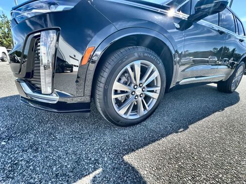 Used 2025 Cadillac XT6 Premium Luxury image 34