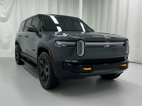Used 2026 Rivian R1S Premium image 1