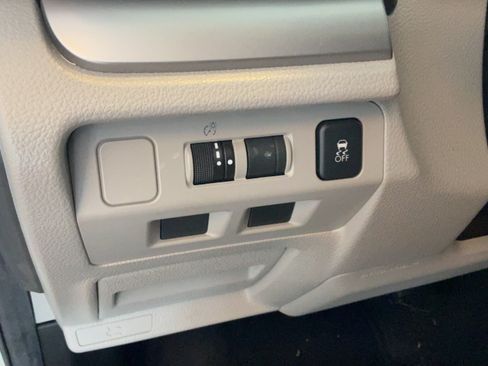 Used 2017 Subaru Forester 2.5i Premium AWD/4WD image 15