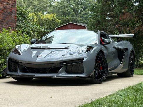 Used 2025 Chevrolet Corvette ZR1 w/ ZR1 Carbon Fiber Aero Package image 12