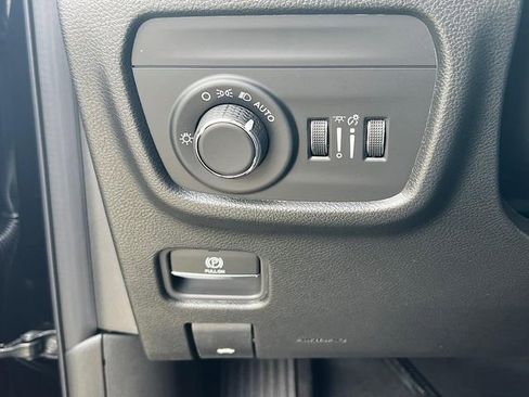 New 2025 Jeep Grand Cherokee L Altitude image 18