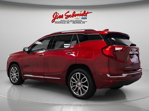 Used 2024 GMC Terrain Denali w/ Denali Premium Package AWD/4WD image 4