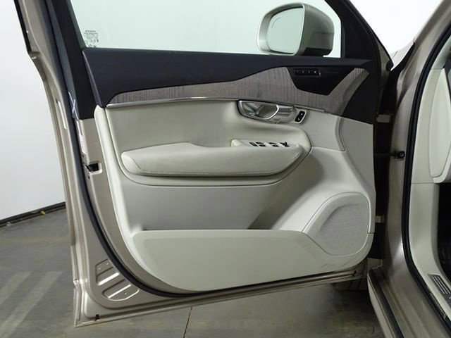 Used 2023 Volvo XC90 B6 Plus AWD/4WD image 21