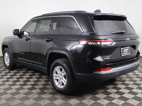 Used 2023 Jeep Grand Cherokee Laredo AWD/4WD image 7