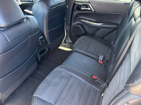Used 2024 Mitsubishi Outlander SE FWD image 13