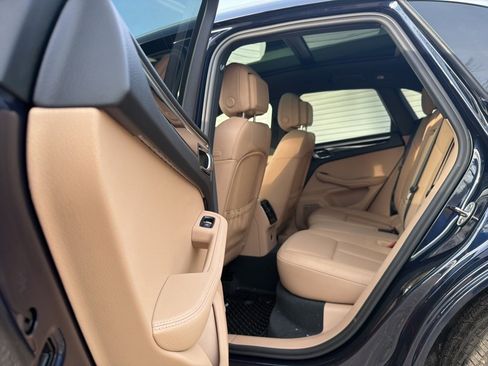Used 2022 Porsche Macan image 7
