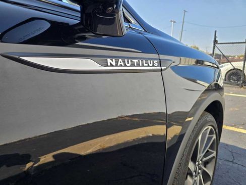 Used 2022 Lincoln Nautilus Reserve w/ Equipment Group 202A image 14