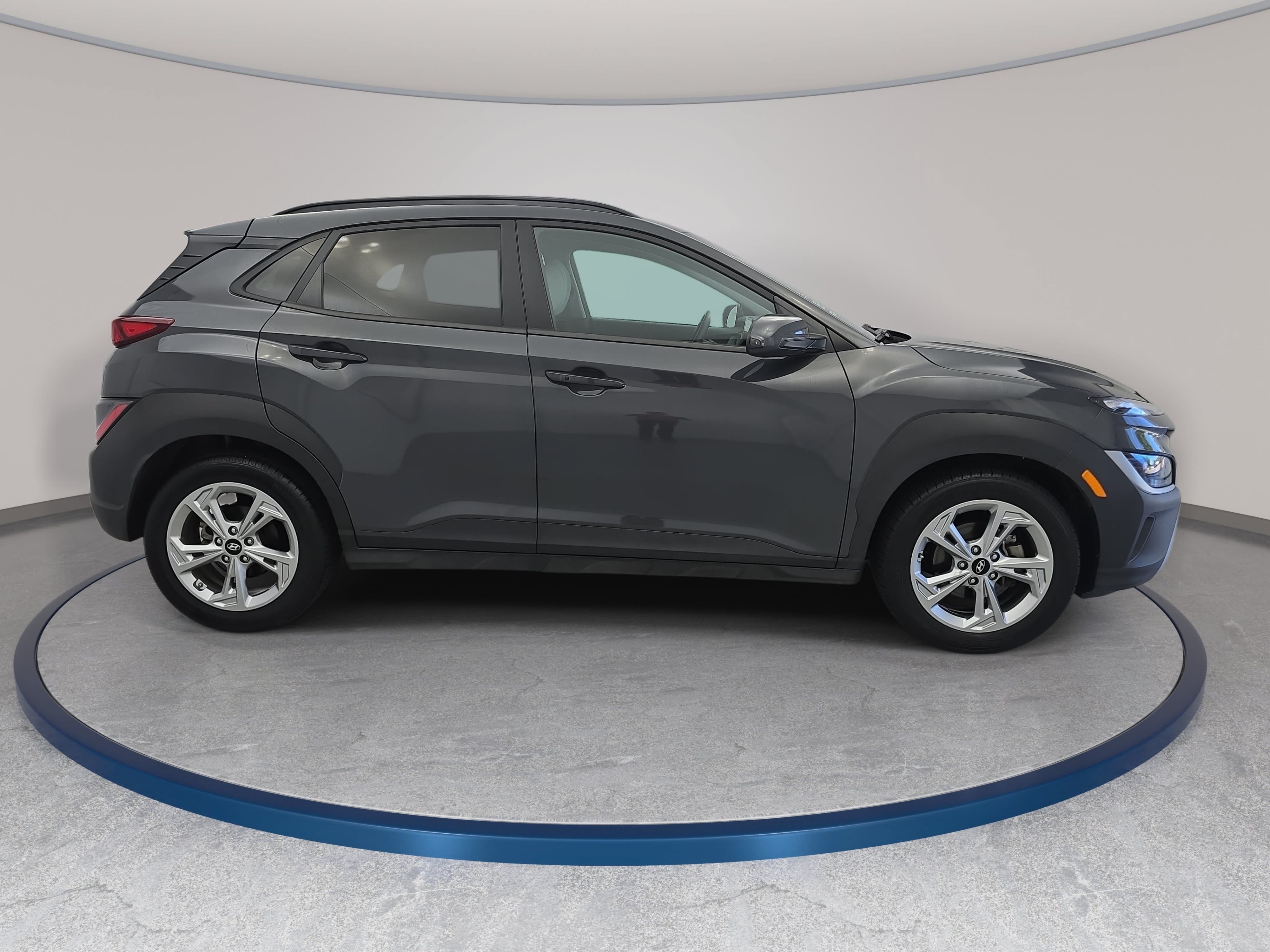 Used 2023 Hyundai Kona SEL FWD image 4