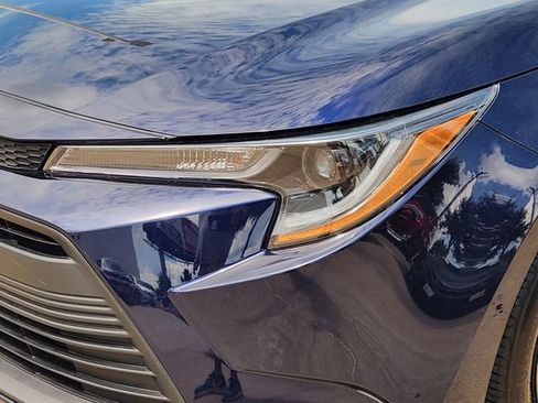 Used 2025 Toyota Corolla LE FWD image 5