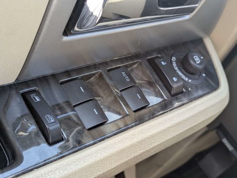 Used 2017 Ford Expedition Limited RWD image 23