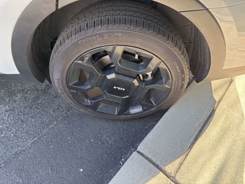 Certified 2024 Kia Sorento X-Line EX image 4