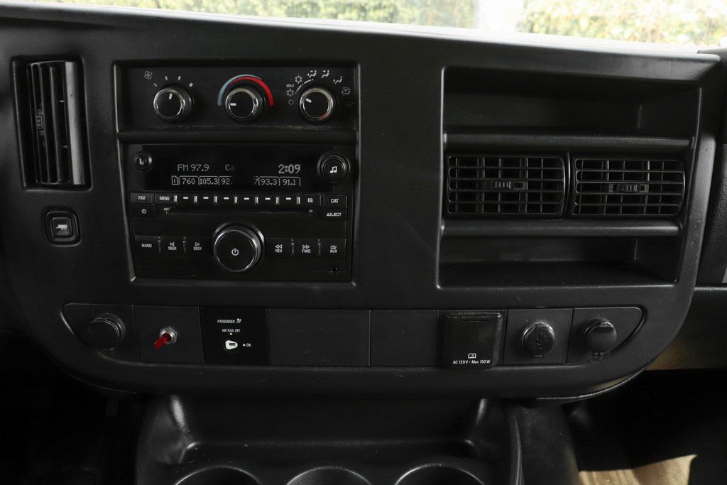 Used 2015 Chevrolet Express 4500 RWD image 30