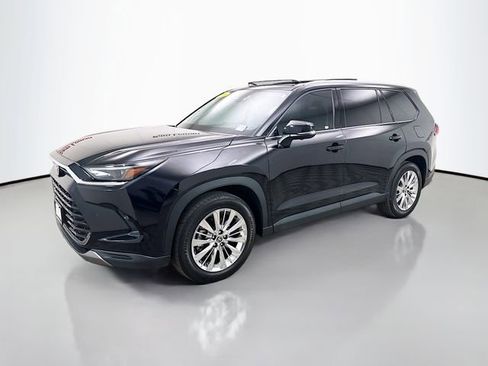 Used 2024 Toyota Grand Highlander AWD image 3