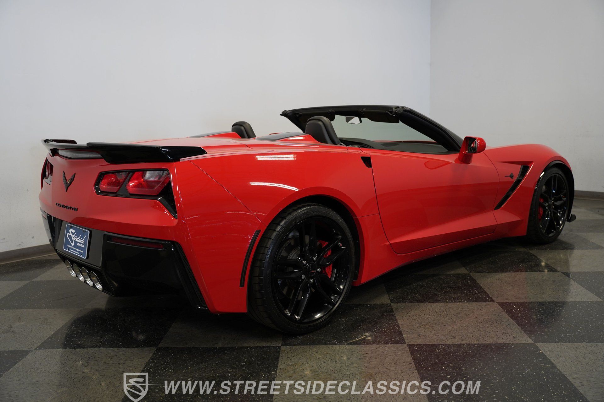 Used 2019 Chevrolet Corvette Stingray Convertible w/ Carbon Flash Badge Package RWD image 13