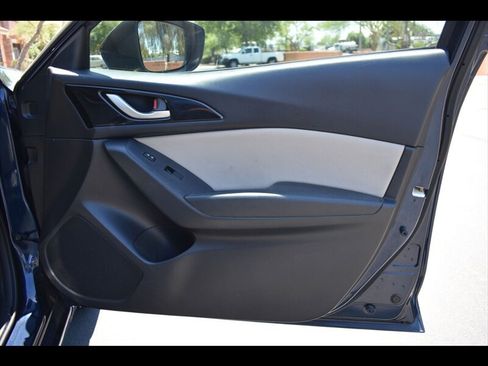 Used 2016 MAZDA MAZDA3 i Touring FWD image 32