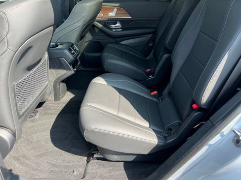 Used 2025 Mercedes-Benz GLS 450 4MATIC w/ AMG Line Exterior image 25
