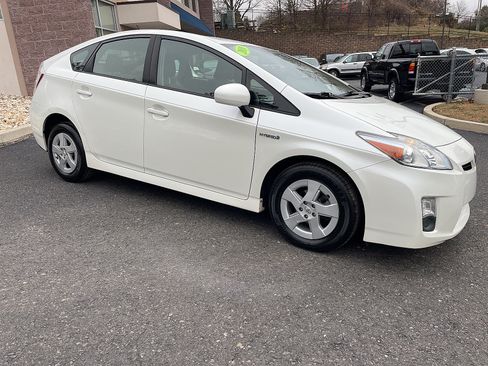 Used 2010 Toyota Prius Two FWD image 2