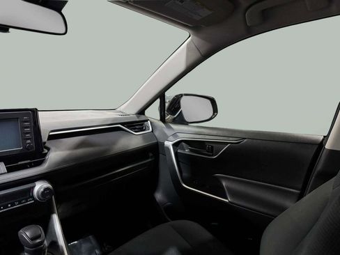 Used 2019 Toyota RAV4 LE image 18