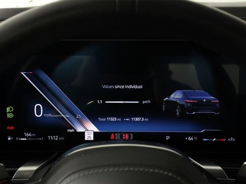 Used 2025 BMW 740i image 12