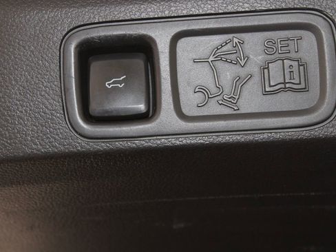 Used 2020 Ford Expedition XLT w/ Equipment Group 202A RWD image 17