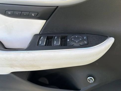 Used 2025 Buick Envision Avenir AWD/4WD image 19
