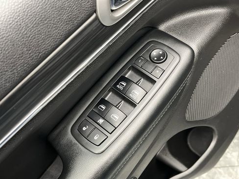 Used 2019 Jeep Grand Cherokee Limited w/ Trailer Tow Group IV image 8