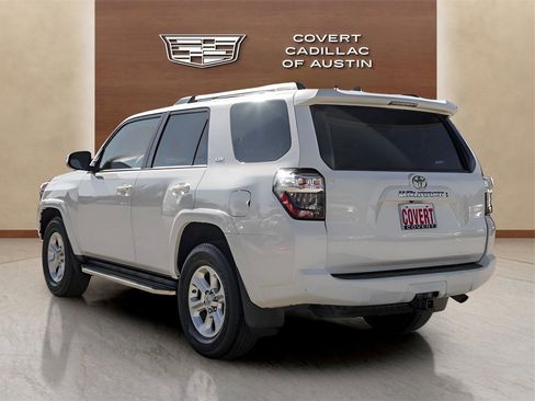 Used 2020 Toyota 4Runner SR5 Premium image 3