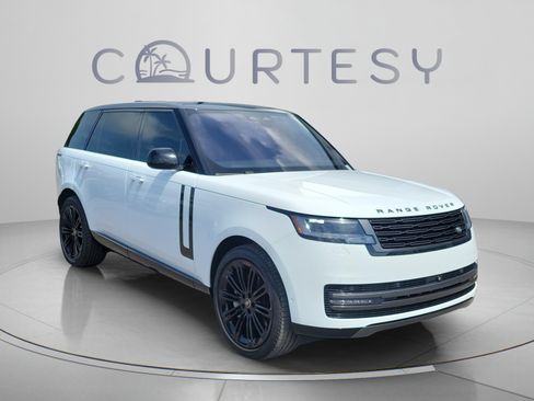 Used 2023 Land Rover Range Rover Long Wheelbase SE AWD/4WD image 4