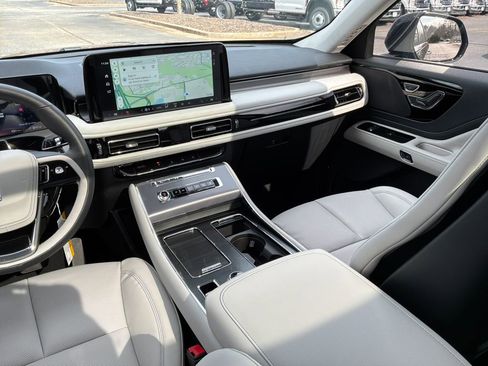 New 2026 Lincoln Aviator AWD w/ Jet Appearance Package image 32