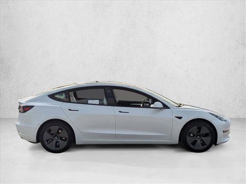 Used 2021 Tesla Model 3 Standard Range Plus image 4