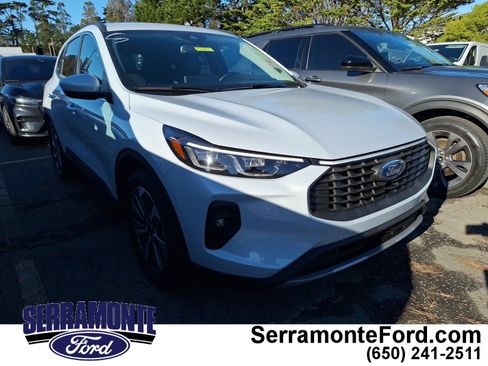 Used 2025 Ford Escape Platinum image 1