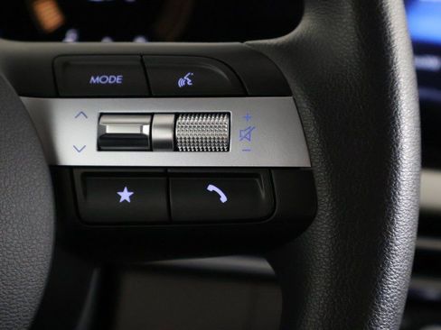 Certified 2025 Hyundai Tucson SE image 36