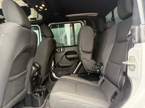 Used 2023 Jeep Gladiator Sport AWD/4WD image 7